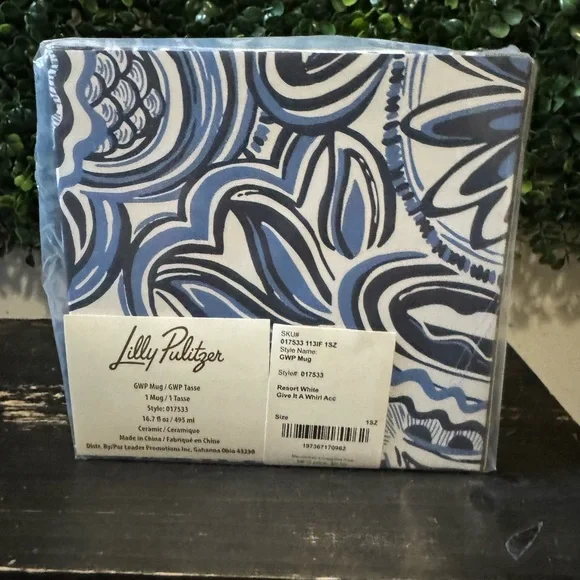 LILLY PULITZER CERAMIC MUG IN Resort White Give It A Whirl - Picture 4 of 8